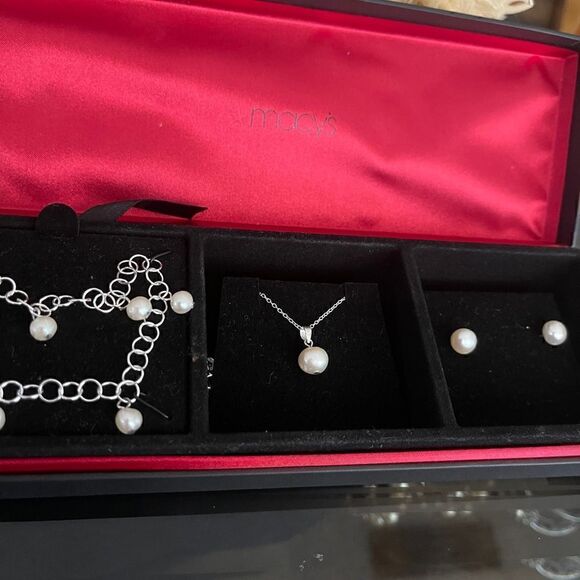 Macy’s Pearl sterling silver set - Picture 1 of 4